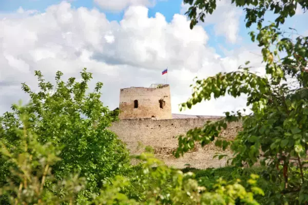 Древние крепости и храмы: Псков — Изборск — Печоры