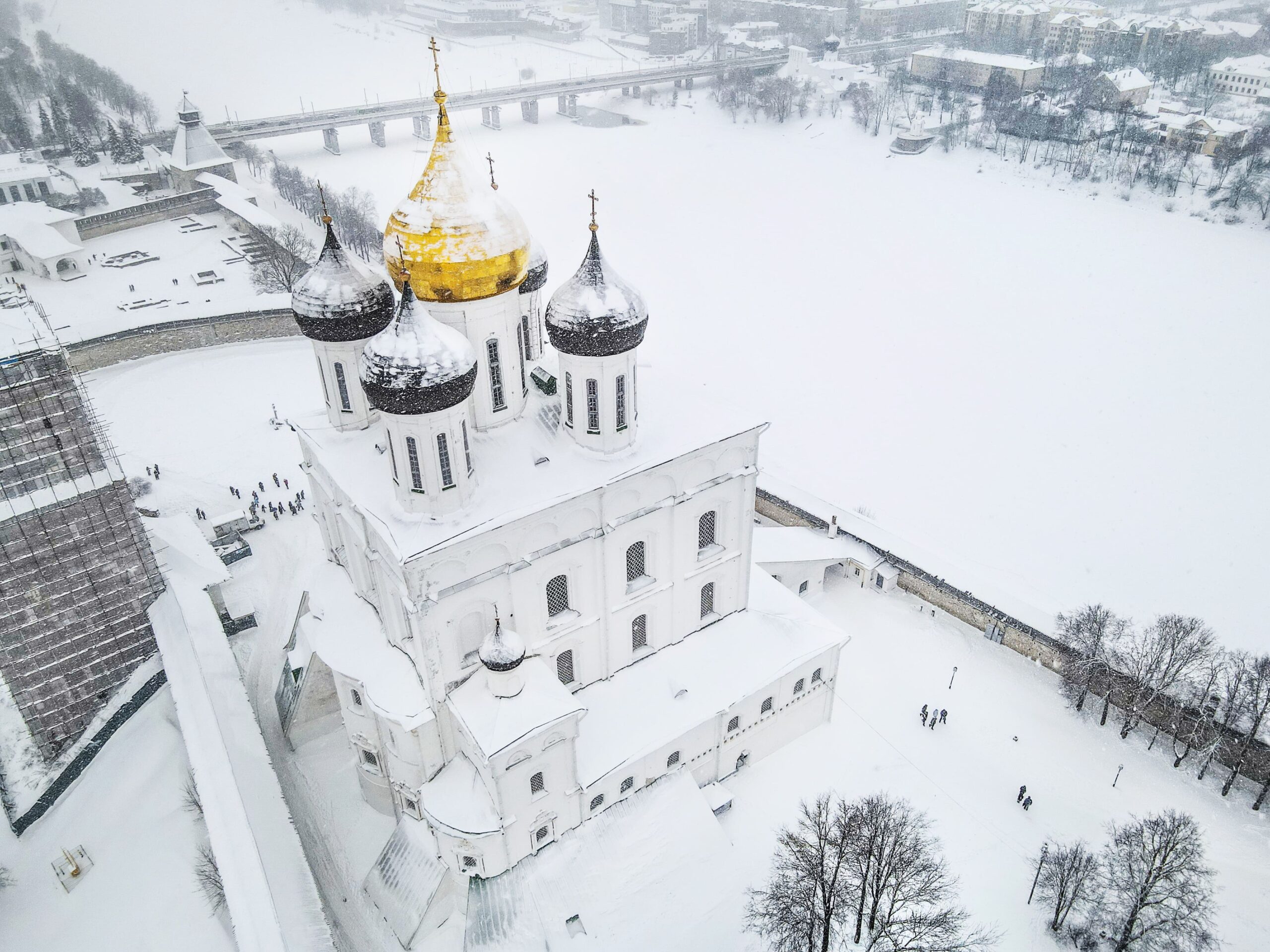 Псков, Печоры и Пушкинские Горы: всё лучшее за два дня!